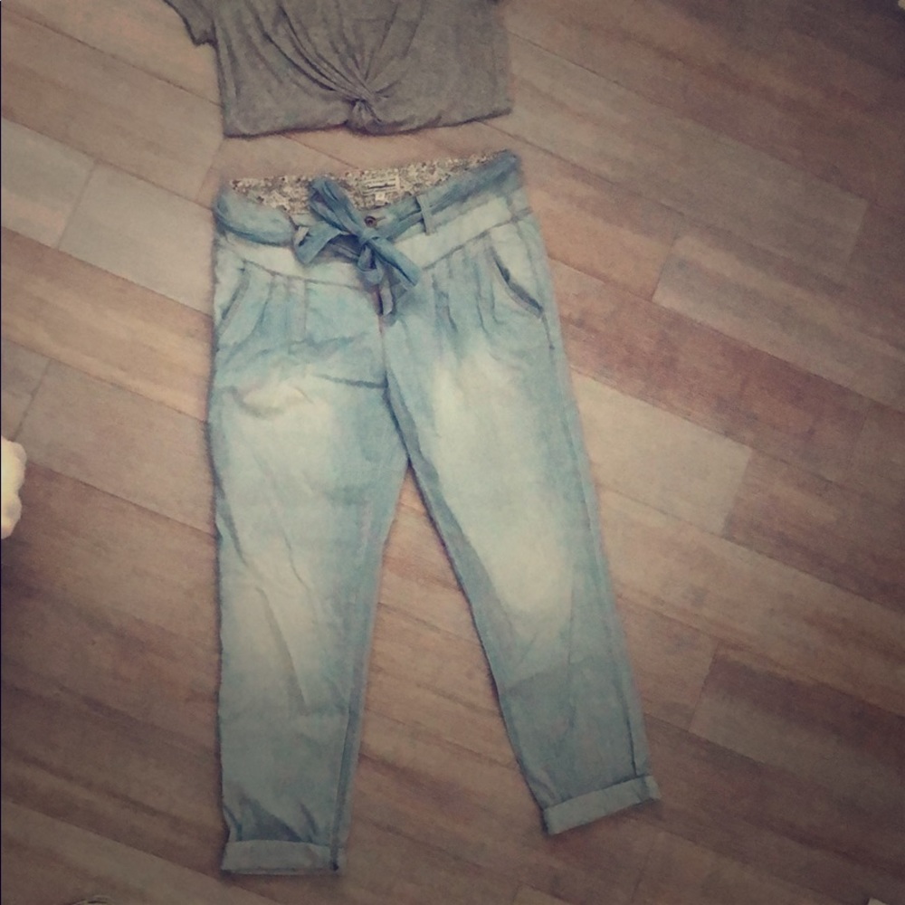 Paper bag waist Light denim jeans with belt